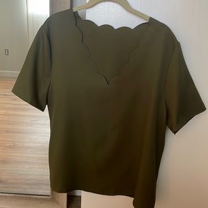 Medium olive green basic short sleeve shirt